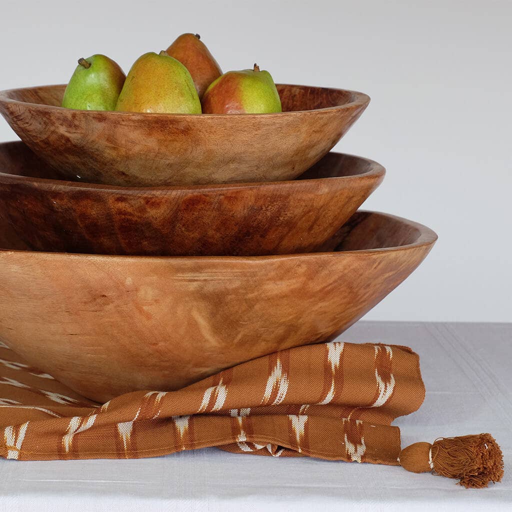 Serpentina Nutmeg w/White Table Runner