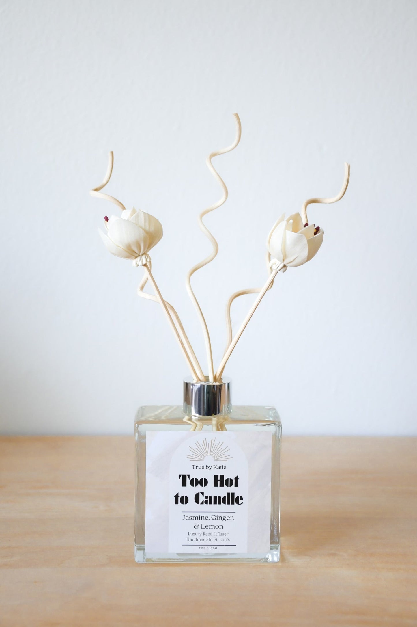 Customizable Black and Gold Non-Toxic Reed Diffuser