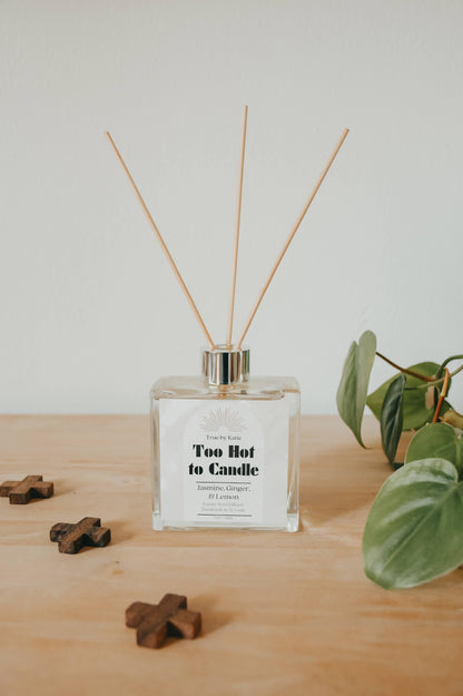 Customizable Black and Gold Non-Toxic Reed Diffuser