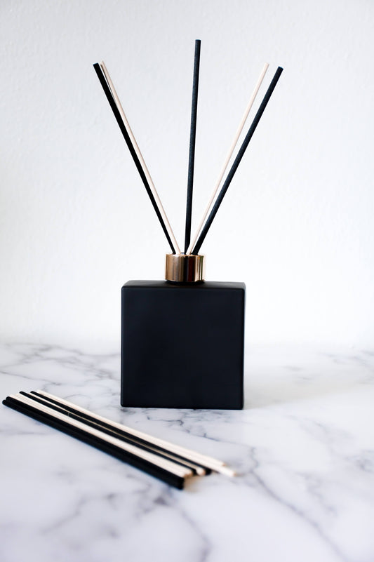Customizable Black and Gold Non-Toxic Reed Diffuser